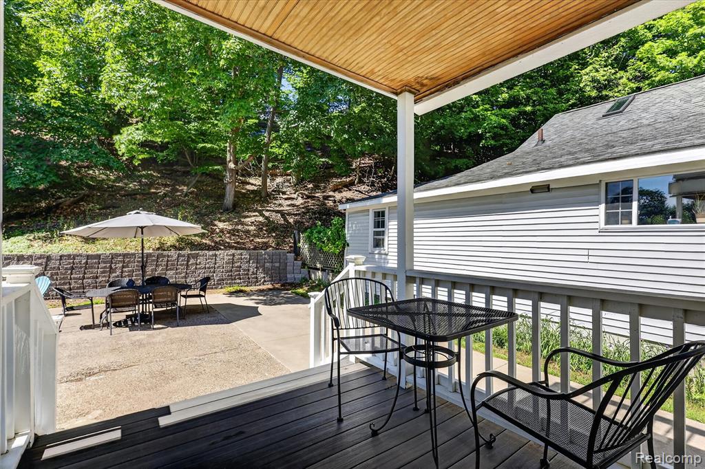 398 Howard Avenue, Grand Haven, MI 49417 — Photo 22