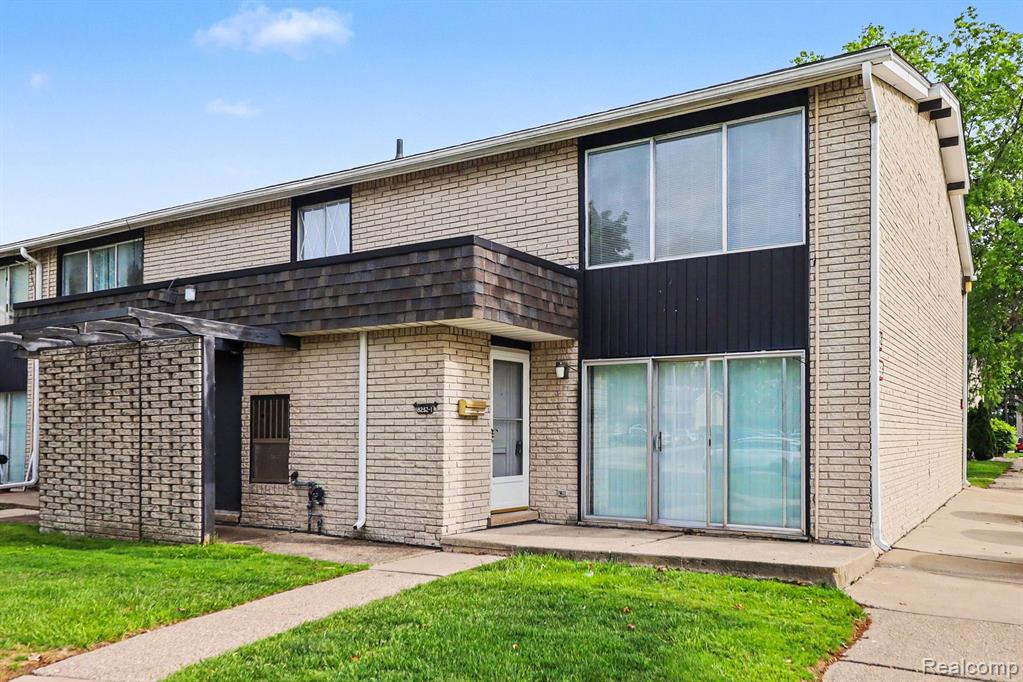 8232 Karam Boulevard, Warren, MI 48093 — Photo 2