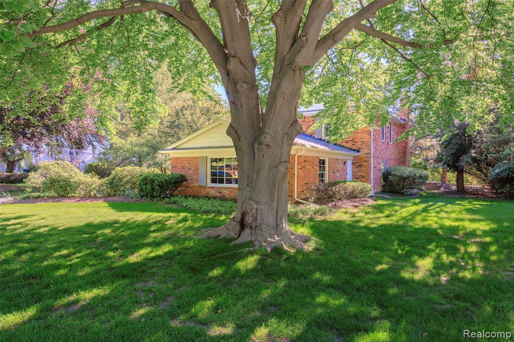 19646 Wilshire Boulevard, Beverly Hills, MI 48025 — Photo 2