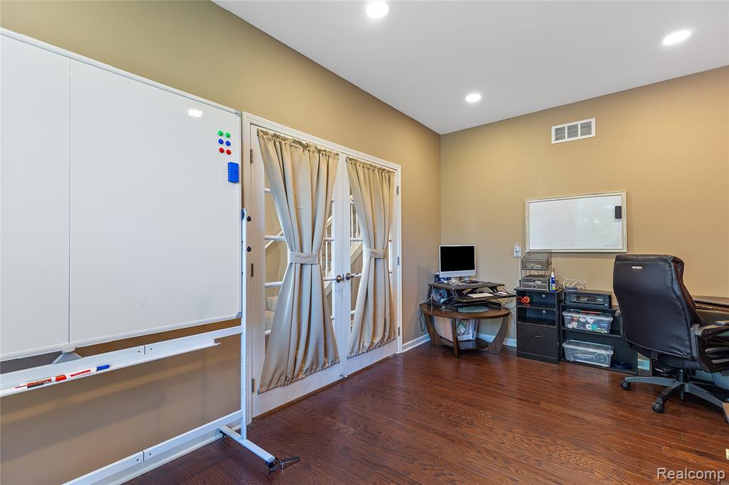28547 Oakmonte Circle E, New Hudson, MI 48165 — Photo 15