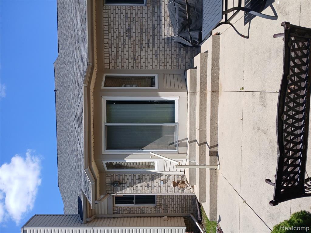 8086 Pickering Pl Place, Westland, MI — Photo 4