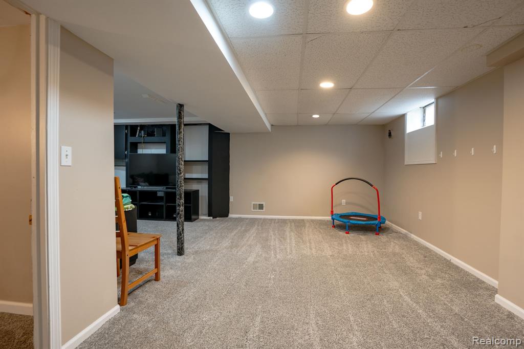 23360 Crossley Avenue, Hazel Park, MI 48030 — Photo 17