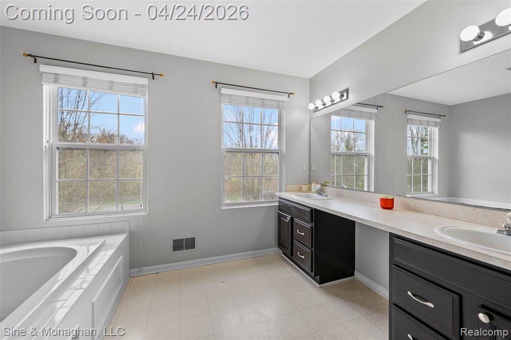 4451 Carriage Hill Court, Rochester, MI 48306 — Photo 32