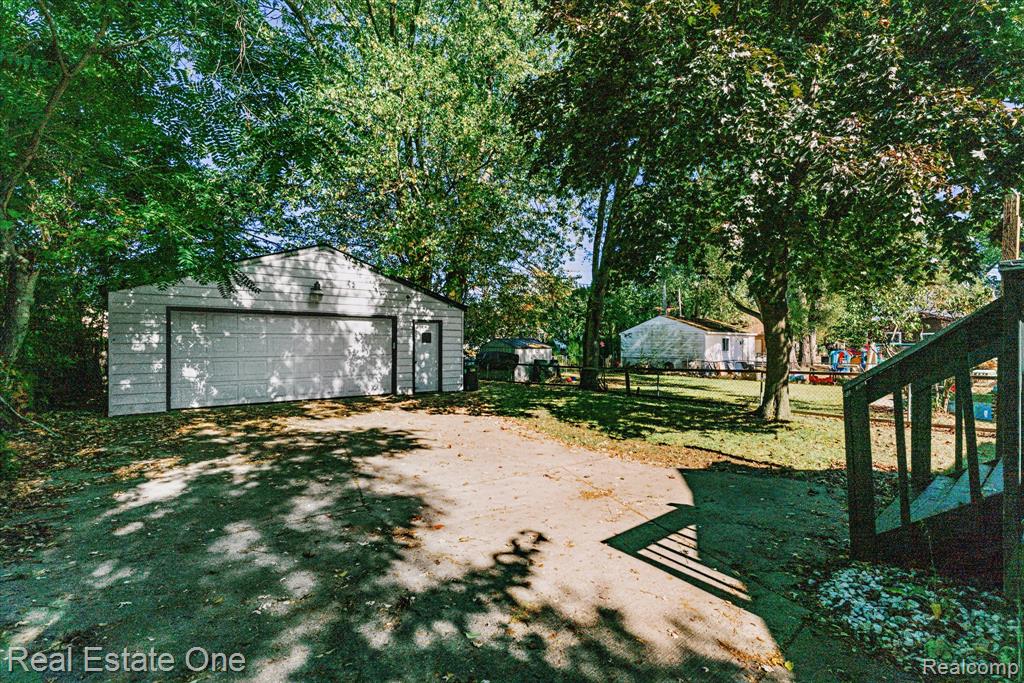 2918 Nagle Court, Keego Harbor, MI 48320 — Photo 27