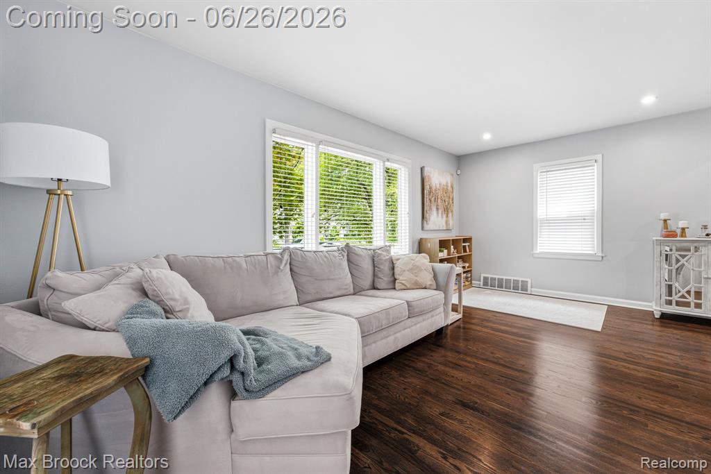618 S Gainsborough Avenue, Royal Oak, MI 48067 — Photo 6