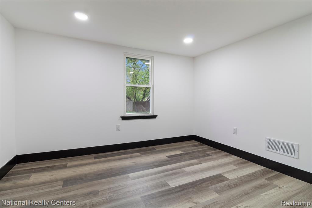 19178 SHERWOOD Street, Detroit, MI 48234 — Photo 17
