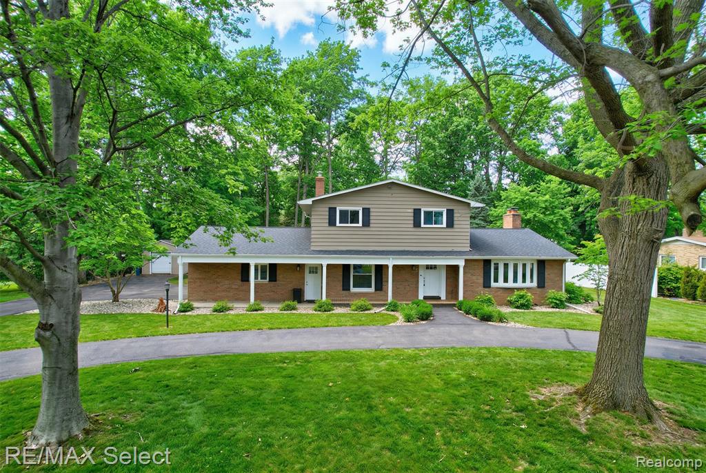 5401 S Sycamore Drive, Burton, MI 48509 — front exterior