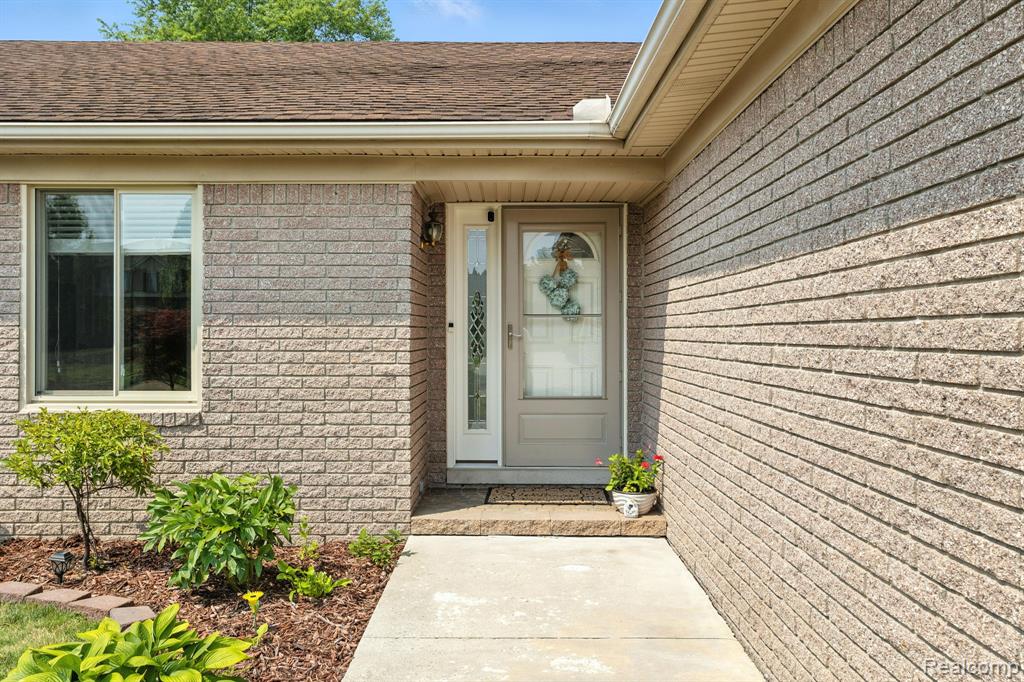 42393 Royal Lane, Clinton Twp, MI 48038 — Photo 4