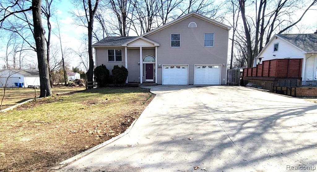 890 Tyrone Avenue, Waterford, MI 48328 — front exterior