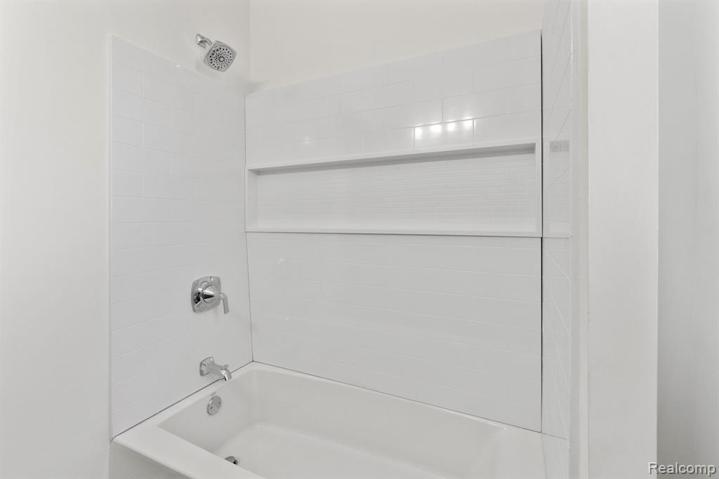 70 CLAIRMOUNT Avenue, Detroit, MI 48202 — Photo 12