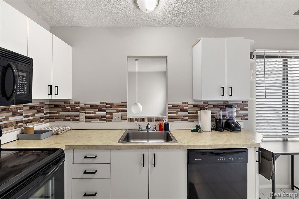6660 RIDGEFIELD Circle, Unit #204, West Bloomfield, MI — Photo 12