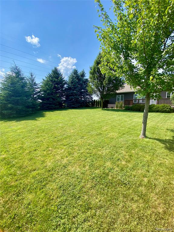 7758 DRAKESHIRE BLVD, Almont, MI 48003 — Photo 14