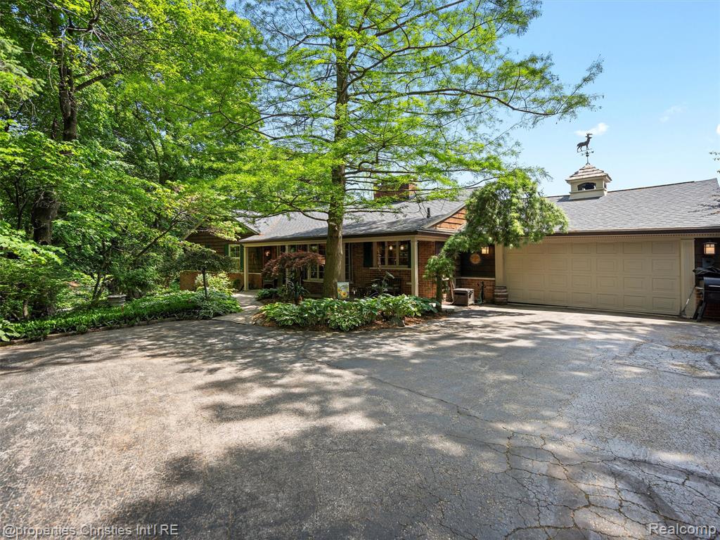 4383 Pine Tree Trail, Bloomfield Hills, MI 48302 — Photo 2