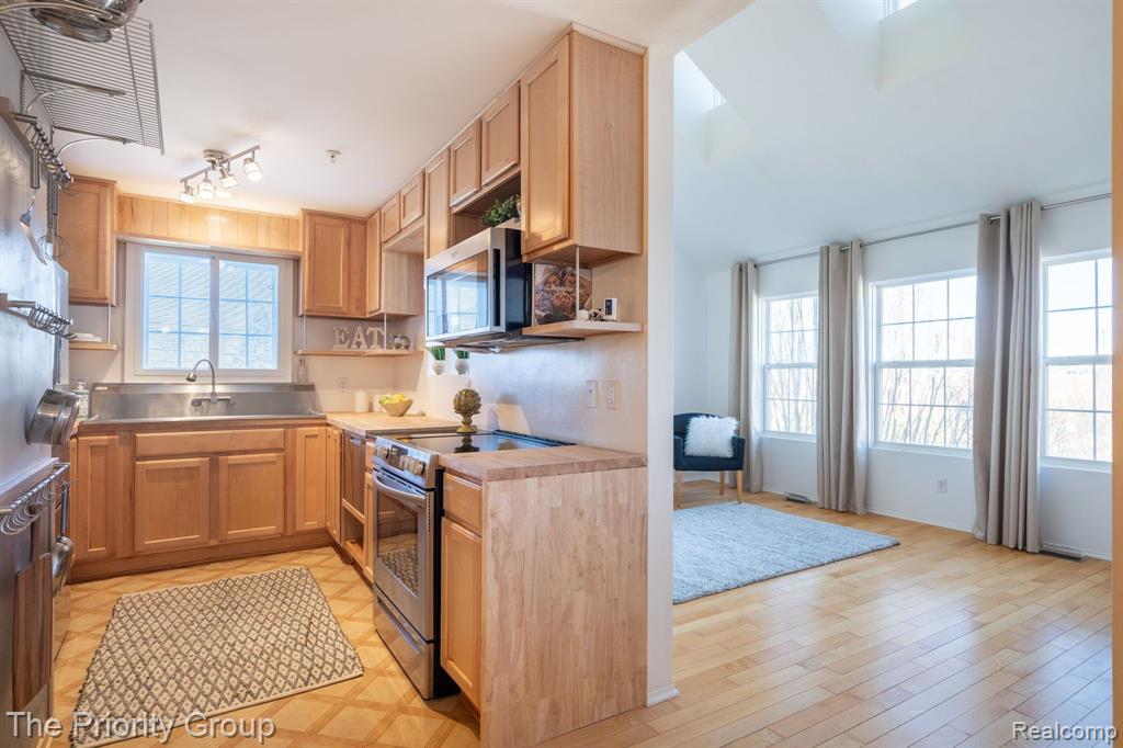108 EVERGREEN Trail, Lake Orion, MI 48362 — Photo 8