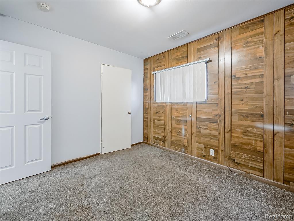 948 E Kalama Avenue, Madison Heights, MI 48071 — Photo 19