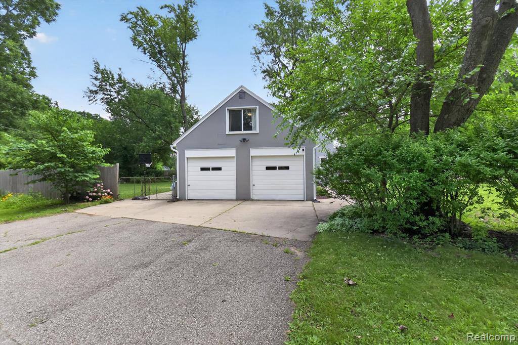 21154 Flanders Street, Farmington, MI 48335 — Photo 49