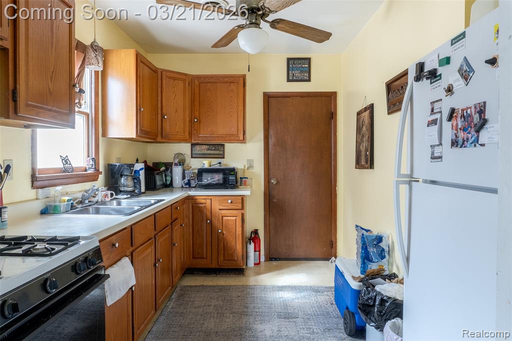 5763 N Silvery Lane, Dearborn Heights, MI 48127 — Photo 18