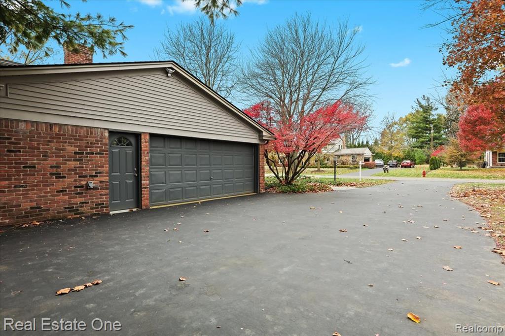5611 Priory Lane, Bloomfield Hills, MI 48301 — Photo 34