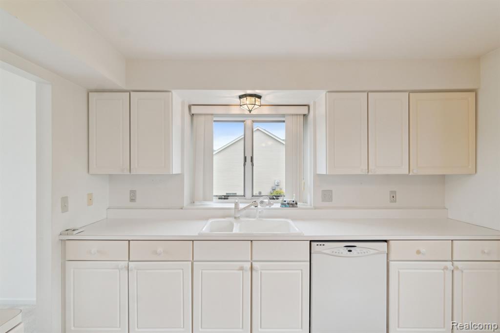 8062 FOX HOLLOW Road, Goodrich Vlg, MI — Photo 16