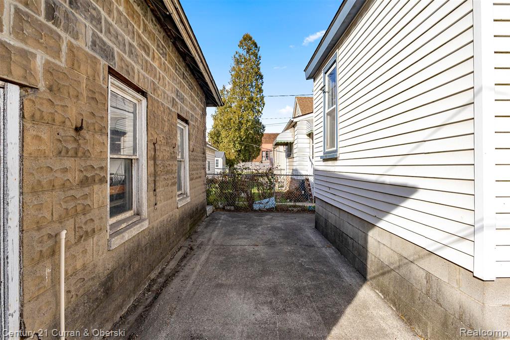 4921 Martin Street, Detroit, MI 48210 — Photo 42