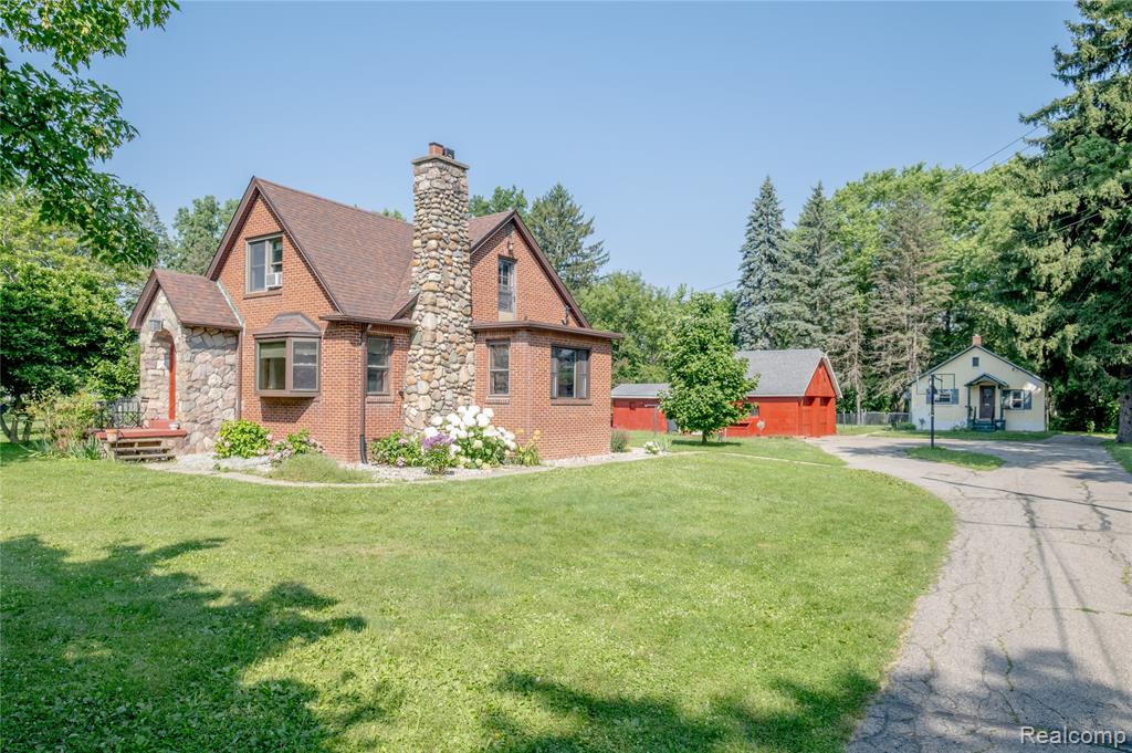 5384 Silverton Drive, Grand Blanc, MI 48439 — front exterior