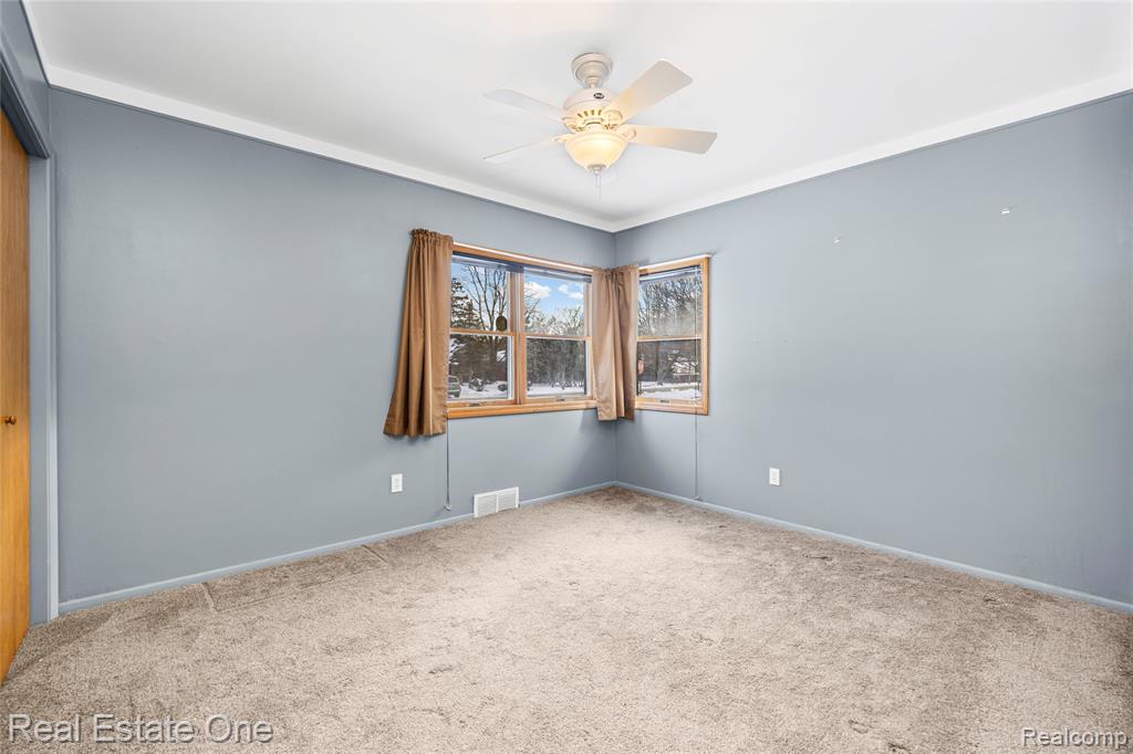 28615 Bloomfield Drive, Lathrup Village, MI 48076 — Photo 30
