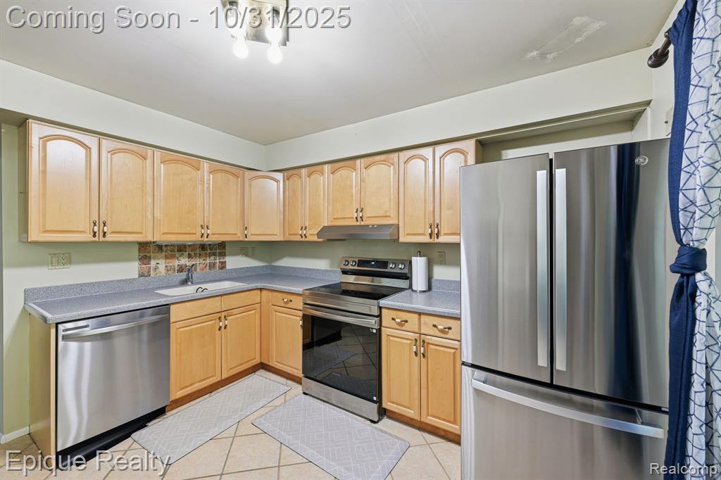 36996 Dartmoor Drive, Farmington Hills, MI 48331 — Photo 11