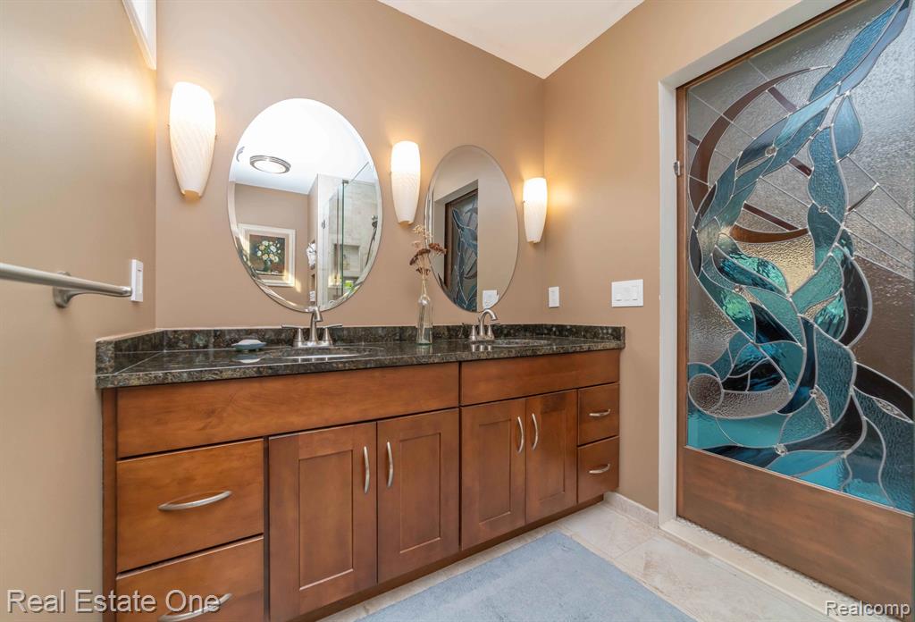 8260 ENGLEWOOD Drive, Clarkston, MI — Photo 44