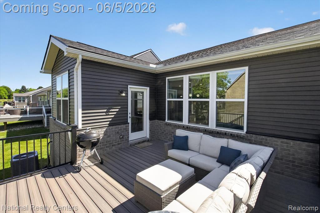38681 Chasewood Court, Farmington, MI 48335 — Photo 40