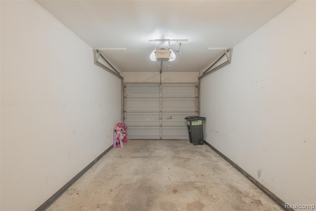 44613 New Hampshire Drive, Clinton Twp, MI 48038 — Photo 13