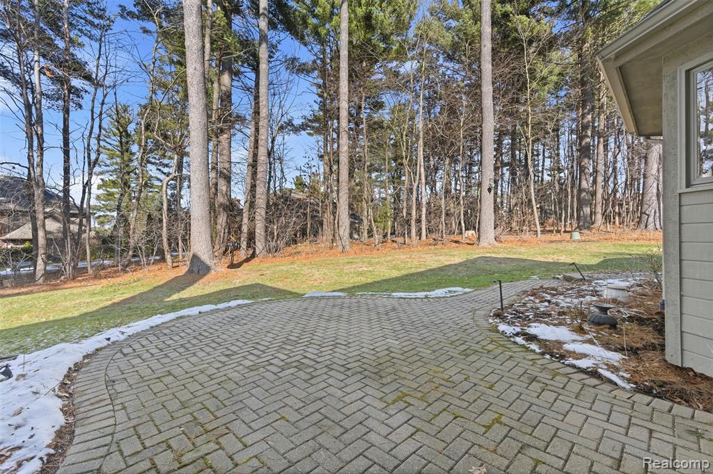 5306 Hidden Pines Court, Brighton, MI 48116 — Photo 38