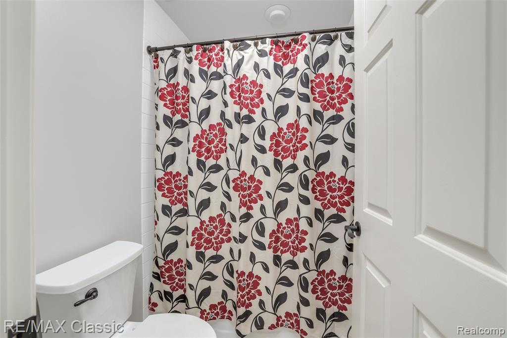 18438 Clairmont Circle E, Northville, MI 48168 — Photo 49