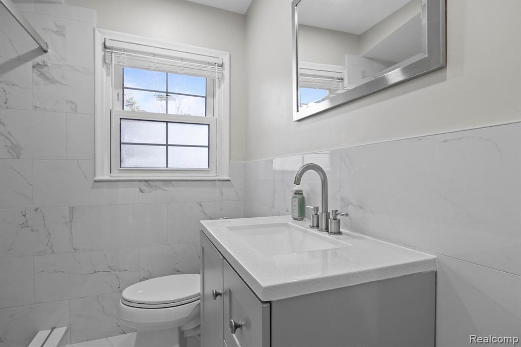 9911 OPORTO Street, Livonia, MI 48150 — Photo 18