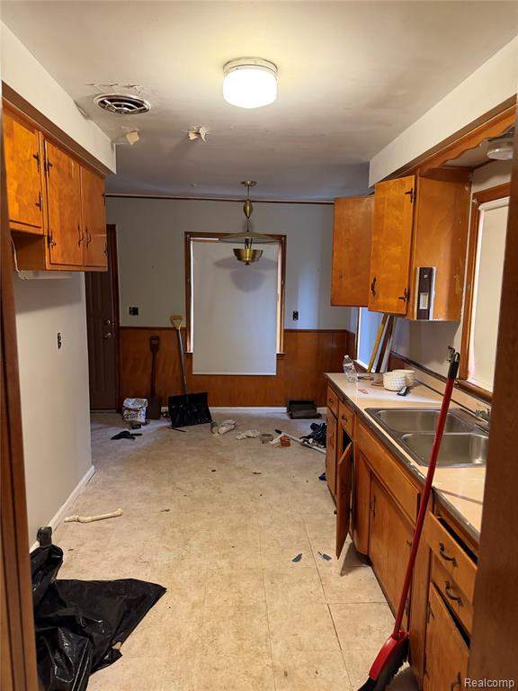 8225 Lochdale Street, Dearborn Heights, MI 48127 — Photo 10