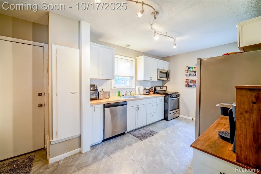 6384 Buckingham Avenue, Allen Park, MI 48101 — Photo 11
