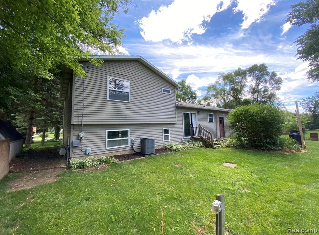 9523 Waite Drive, Fenton, MI 48430 — Photo 27