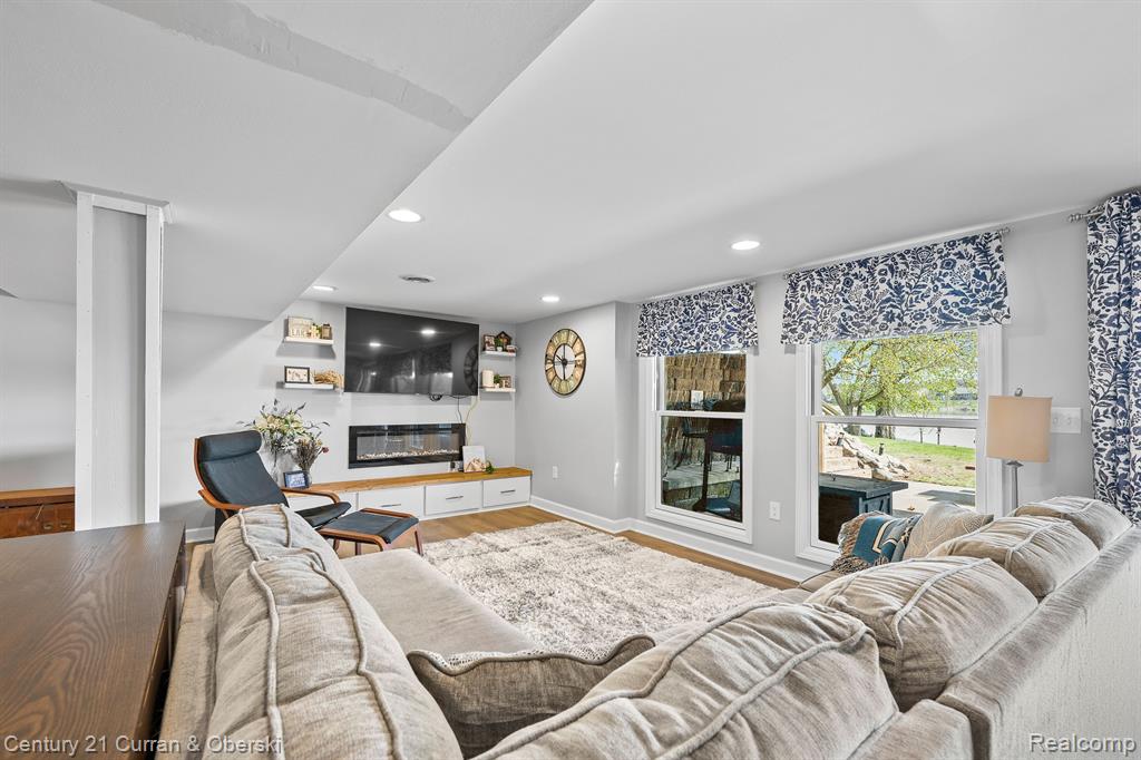 417 CHICAGO Drive, Howell, MI 48843 — Photo 32