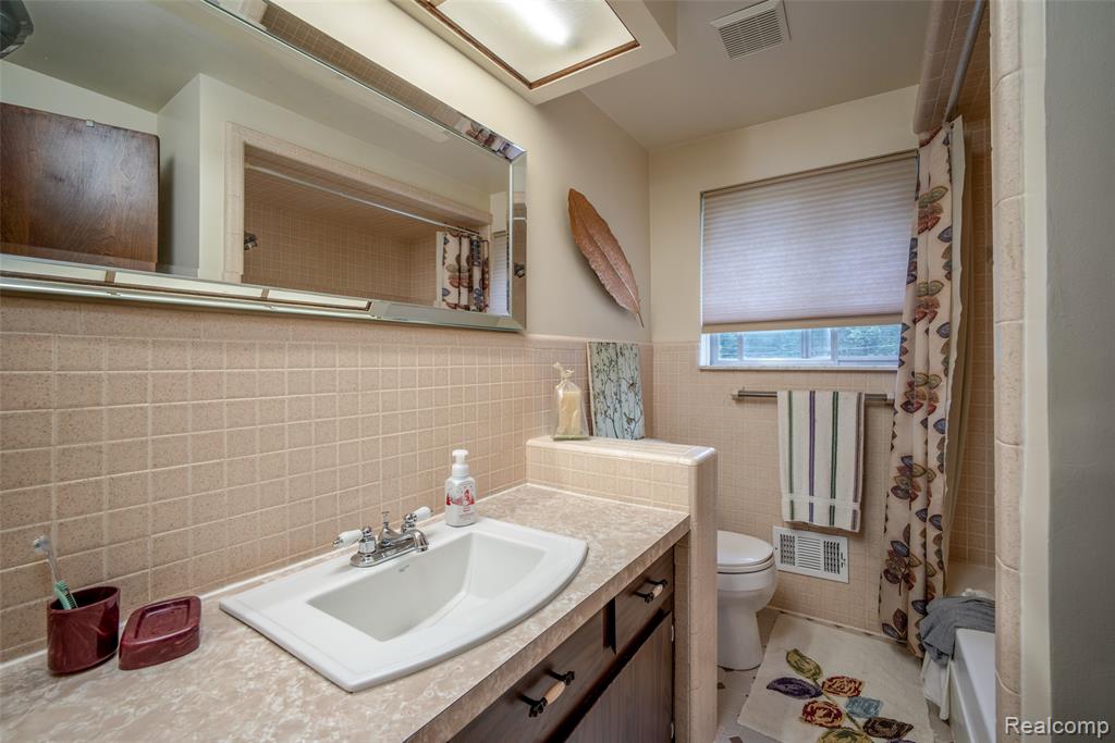 560 Coats Road, Lake Orion, MI 48362 — Photo 31