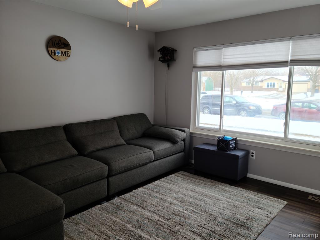 9242 PANAMA Avenue, Ypsilanti, MI 48198 — Photo 23