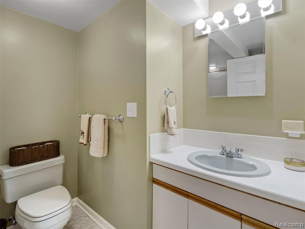 683 Lincoln Road, Grosse Pointe, MI 48230 — Photo 44