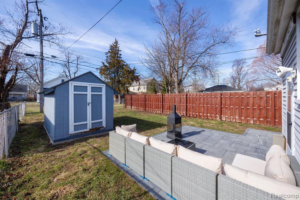 569 CLEOPHUS Parkway, Lincoln Park, MI 48146 — Photo 5