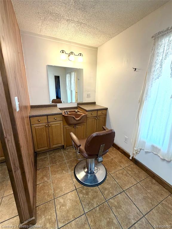 4126 W Fenton Road, Flint, MI 48507 — Photo 8