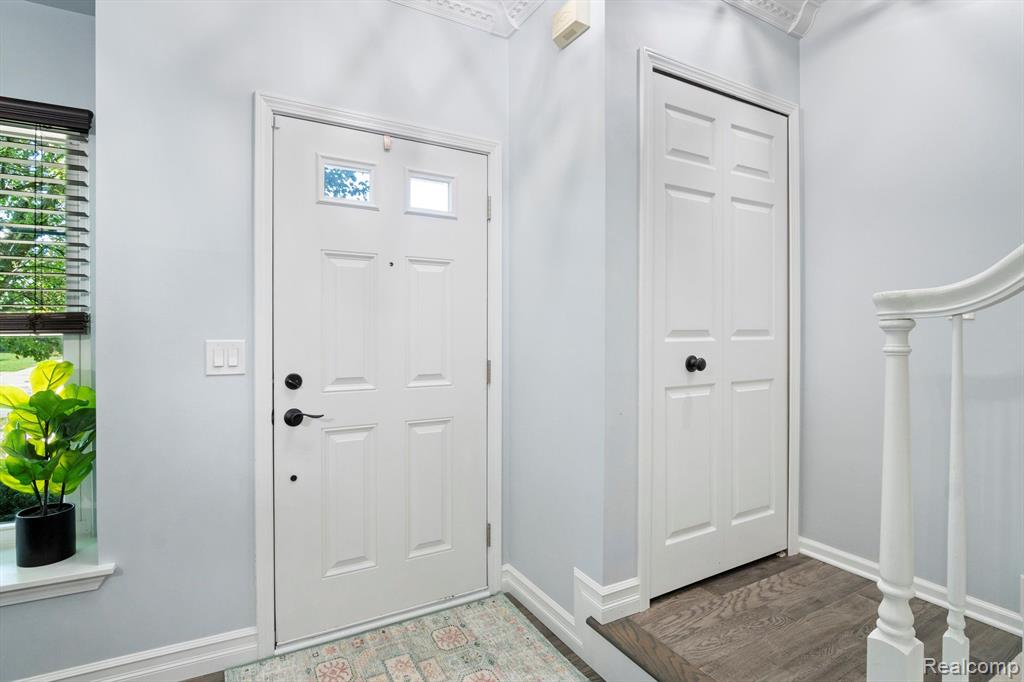7992 THORNHILL Drive, Ypsilanti, MI 48197 — Photo 6