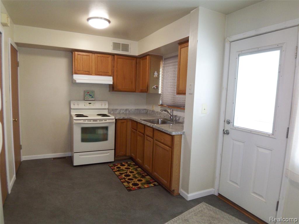 18708 Kendell Court, Clinton Twp, MI 48035 — Photo 4