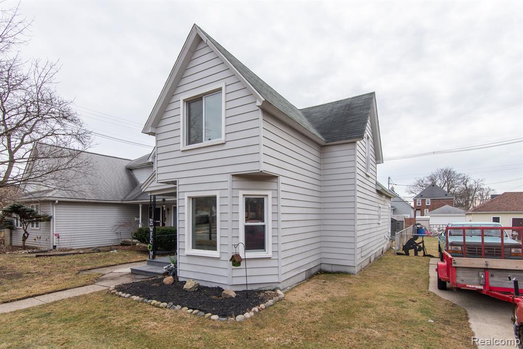 611 PLUM Street, Wyandotte, MI 48192 — Photo 3
