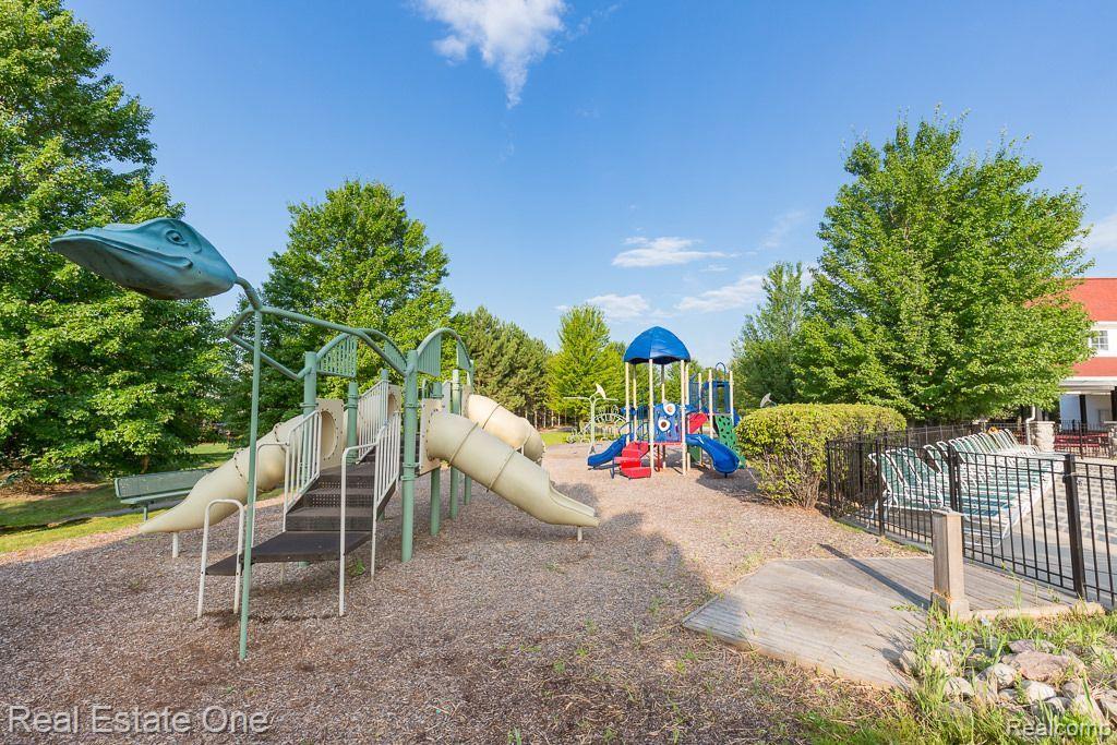 961 HOLLOW CORNERS, Rochester, MI 48307 — Photo 7