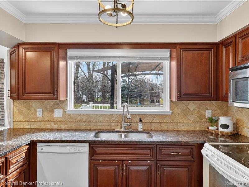 6091 Rocking Chair Road, Grand Blanc, MI 48439 — Photo 15