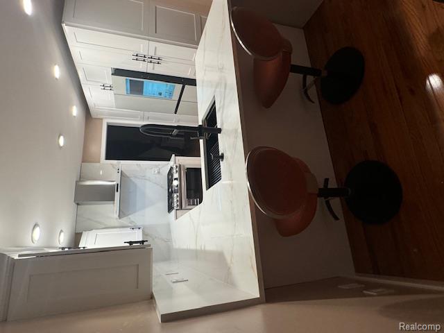 5541 W Walnut Circle W Circle, West Bloomfield, MI, 00000