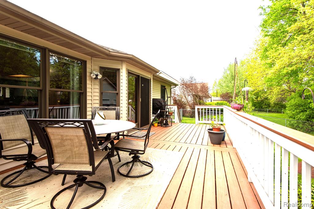 906 VILLAGE Drive, Davison, MI 48423 — Photo 45
