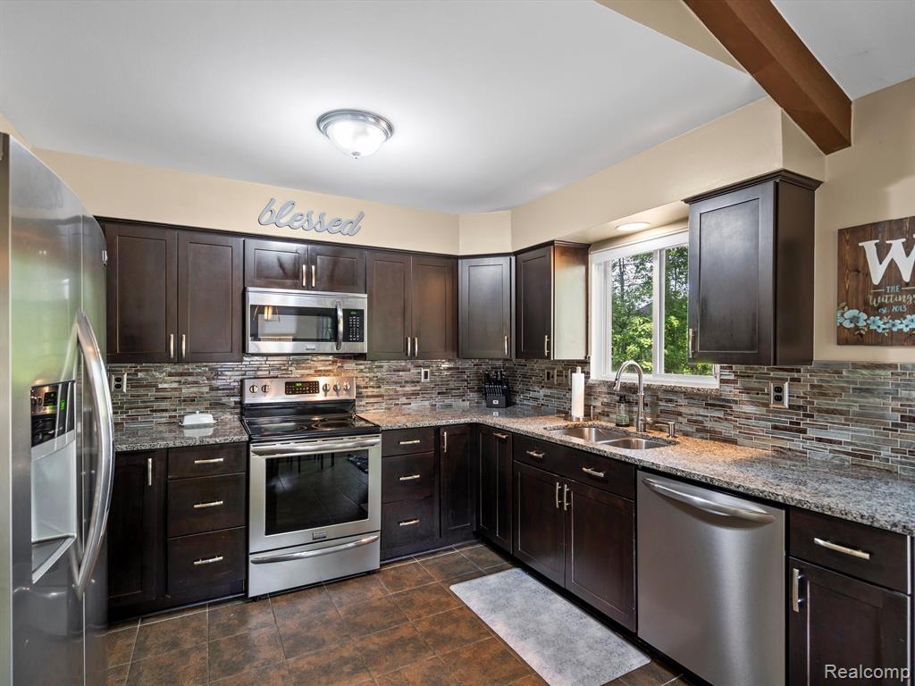 8319 PAMELA Street, Shelby, MI 48316 — Photo 17
